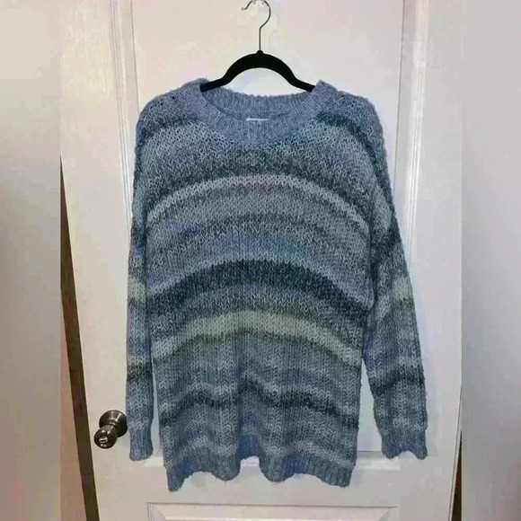 American Eagle oversized striped soft and lightweight‎ sweater - Picture 1 of 4